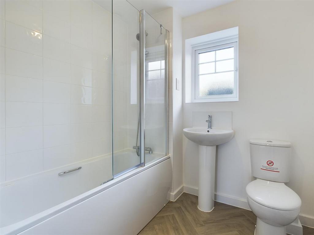 Plot 8 Bathroom