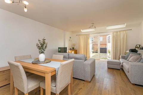 15 Kenyon Way, Slough, SL3 8DT