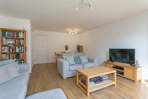 15 Kenyon Way, Slough, SL3 8DT