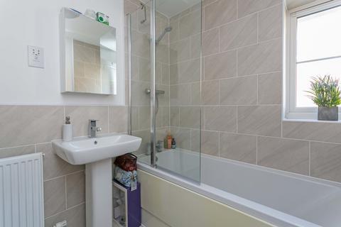 15 Kenyon Way, Slough, SL3 8DT