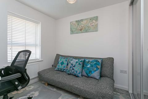 15 Kenyon Way, Slough, SL3 8DT