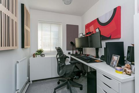 15 Kenyon Way, Slough, SL3 8DT