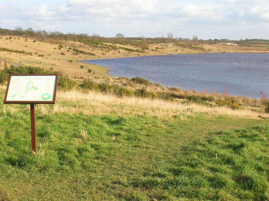 Lake close by for great family walks.