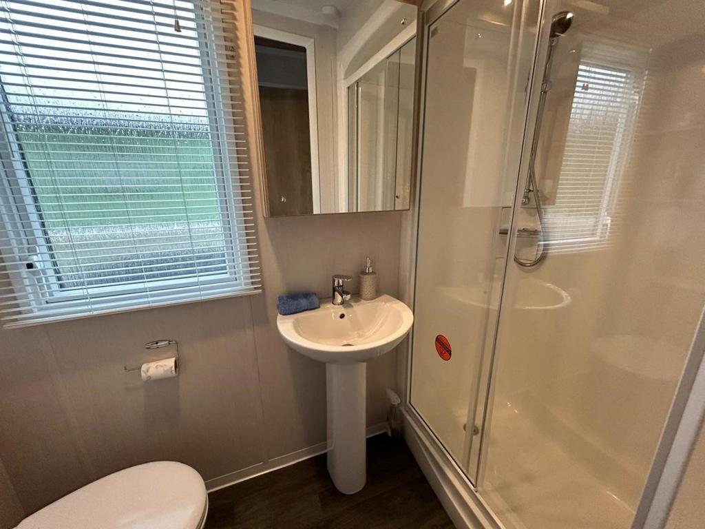 Shower Room.jpg
