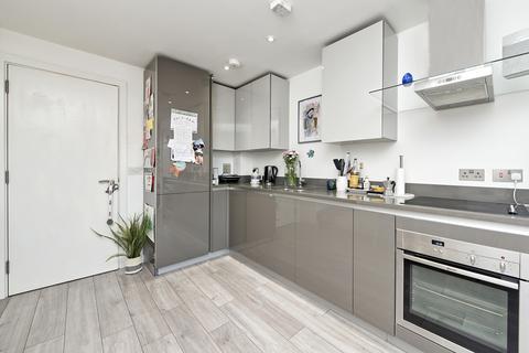 1 bedroom flat for sale, Roehampton Lane, London SW15