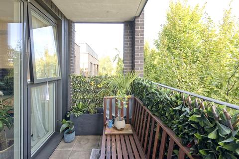 1 bedroom flat for sale, Roehampton Lane, London SW15