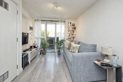 1 bedroom flat for sale, Roehampton Lane, London SW15