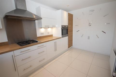 3 bedroom end of terrace house to rent, Westfields, Hartlepool