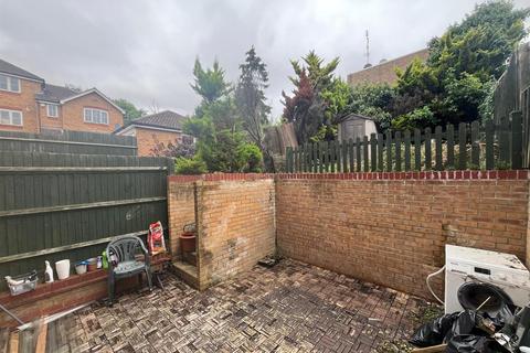 4 bedroom terraced house to rent, Lampeter Close, London