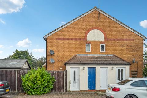 1 bedroom cluster house for sale, Brambling Close, Bushey