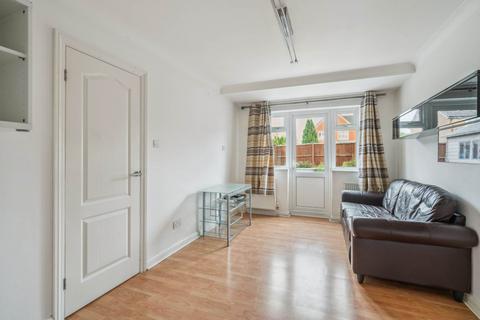 1 bedroom cluster house for sale, Brambling Close, Bushey