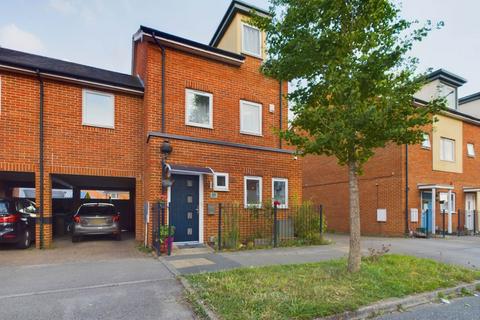 4 bedroom semi-detached house for sale, Edge Street, Aylesbury HP19