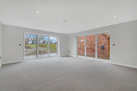 5 bedroom detached house for sale, Main Road, Gloucester GL2