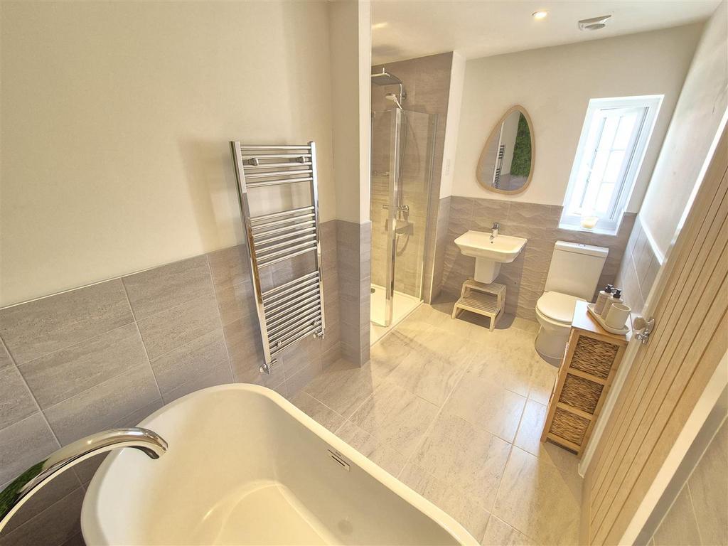 En Suite Bathroom