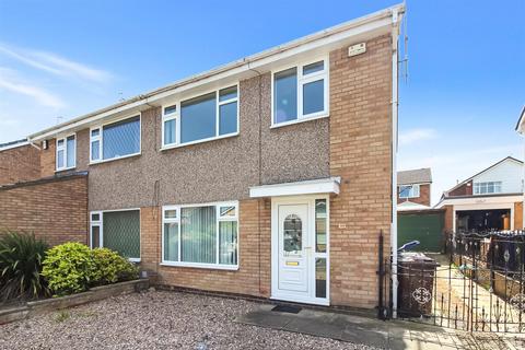 3 bedroom semi-detached house to rent, Elmete Avenue, Leeds LS25