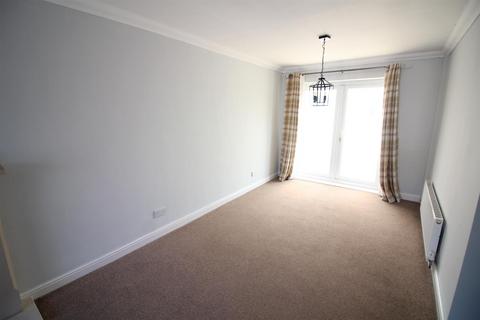 3 bedroom semi-detached house to rent, Elmete Avenue, Leeds LS25