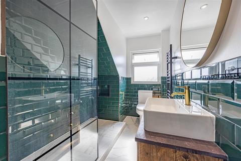 3 bedroom apartment for sale, STATION ROAD, Westcliff-On-Sea