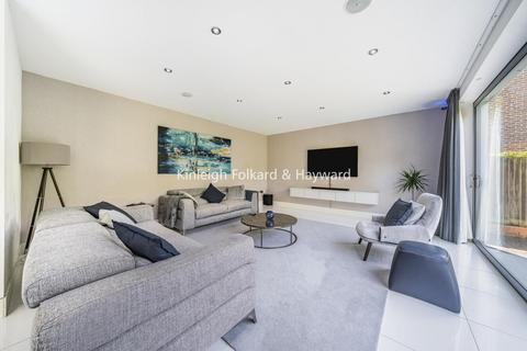 5 bedroom detached house for sale, Stone Road, Bromley