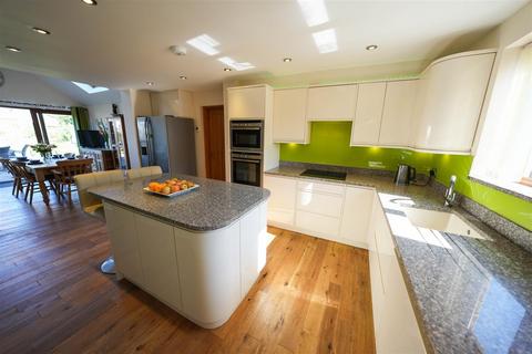 3 Beacon Rise, Chulmleigh, EX18 7BP