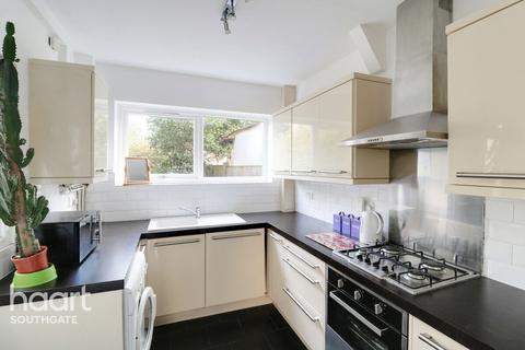 2 bedroom terraced house for sale, Lincoln Road, London