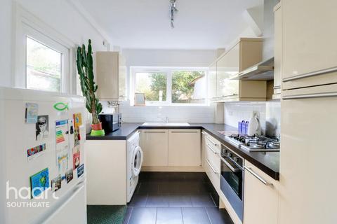 2 bedroom terraced house for sale, Lincoln Road, London