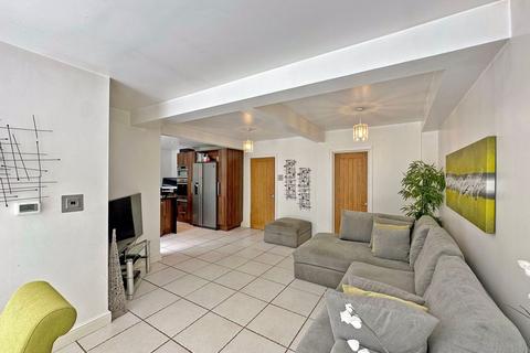80 Rookery Road, Wombourne, Wolverhampton, WV5 0JQ
