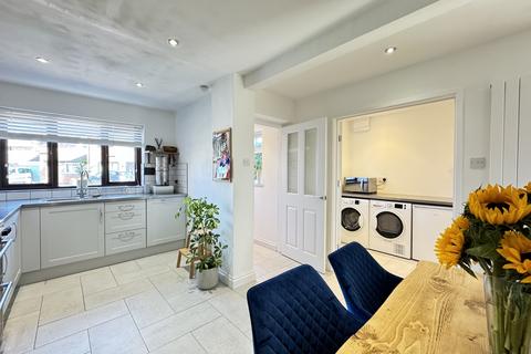 16 Beaufort Way, Rhoose, Barry, CF62 3BU