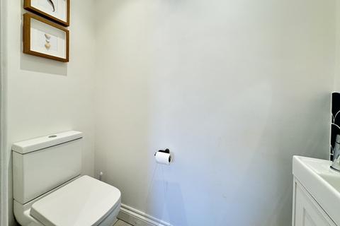 16 Beaufort Way, Rhoose, Barry, CF62 3BU