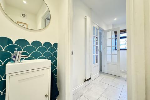 16 Beaufort Way, Rhoose, Barry, CF62 3BU