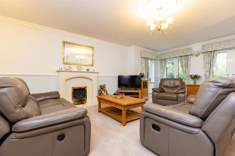 4 bedroom detached house for sale, Walton Way, Wellesbourne