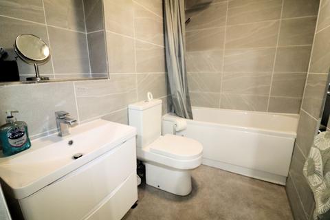 2 bedroom flat for sale, Chandlers Drive, Erith, Kent, DA8