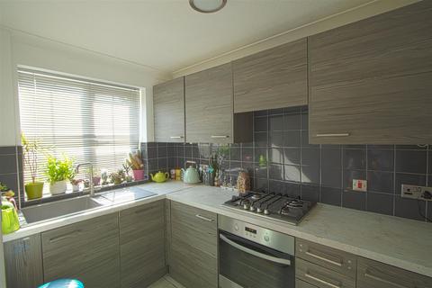 2 bedroom terraced house for sale, Harebell Close, Billericay CM12