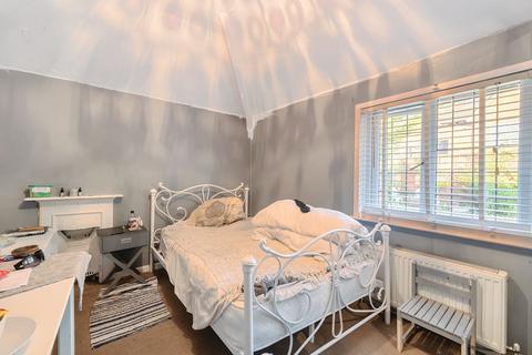 110 Farningham Road, Caterham, CR3 6LJ