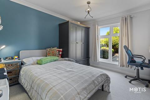 27 Cauldham Close, Capel Le Ferne, Folkestone, CT18 7HH