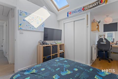27 Cauldham Close, Capel Le Ferne, Folkestone, CT18 7HH