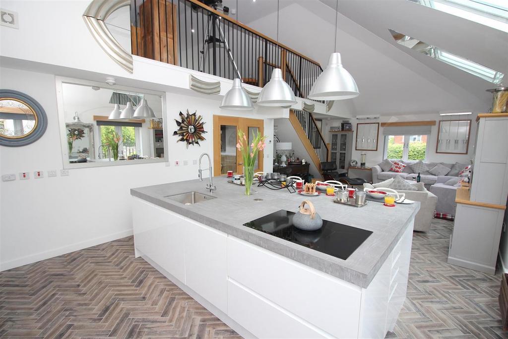 Lounge / Kitchen