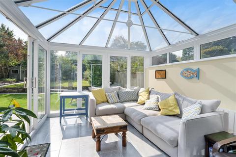 7 Birches Close, Epsom, KT18 5JG