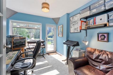 7 Birches Close, Epsom, KT18 5JG