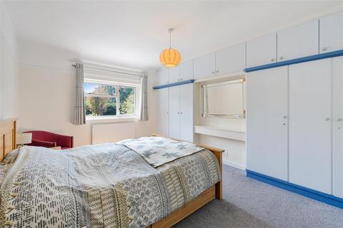 7 Birches Close, Epsom, KT18 5JG