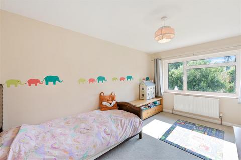 7 Birches Close, Epsom, KT18 5JG
