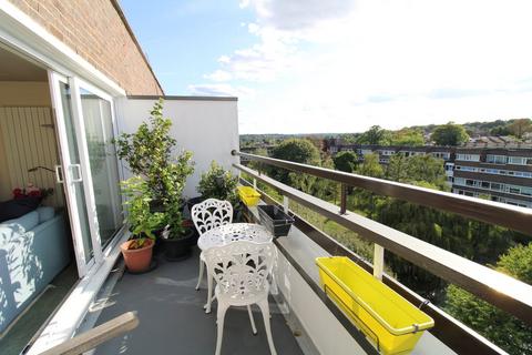 2 bedroom flat for sale, Fair Acres, Bromley, BR2