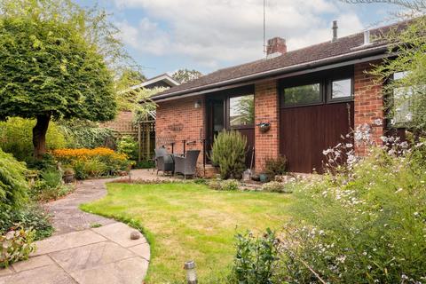 2 bedroom bungalow for sale, Furners Mead, Henfield