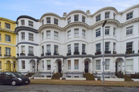 3 bedroom flat to rent, Hartington Place, Eastbourne