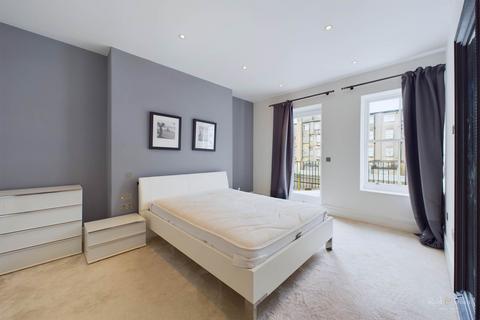 3 bedroom flat to rent, Hartington Place, Eastbourne