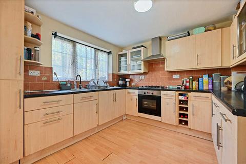 4 bedroom terraced house to rent, Spindlewood Gardens, South Croydon