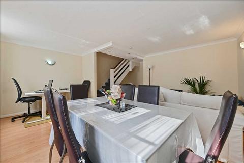 4 bedroom terraced house to rent, Spindlewood Gardens, South Croydon