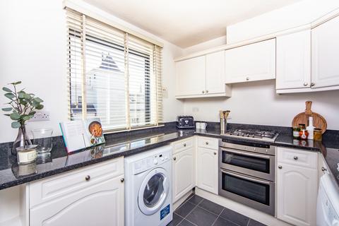 2 bedroom apartment to rent, Fulham Road, London