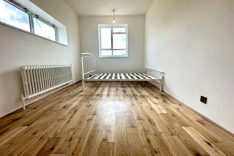 3 bedroom flat to rent, Coleridge House, Churchill Gardens, Pimlico, London, SW1V