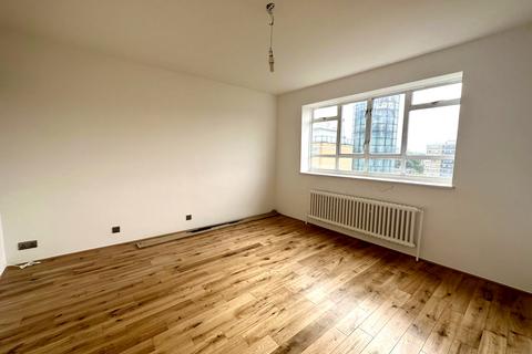 3 bedroom flat to rent, Coleridge House, Churchill Gardens, Pimlico, London, SW1V