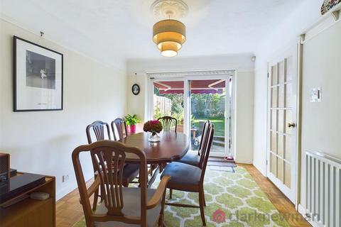 105 Fir Park, Harlow, CM19 4JT